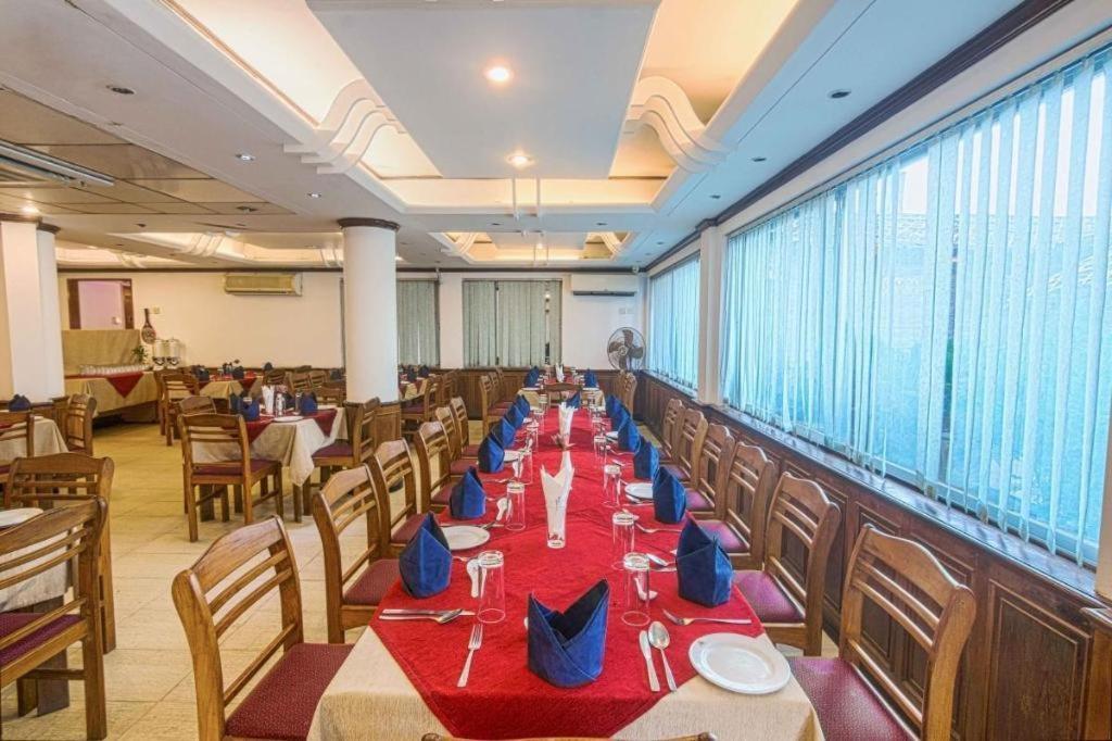 Hotel Sea Crown Кокс-Базар Экстерьер фото